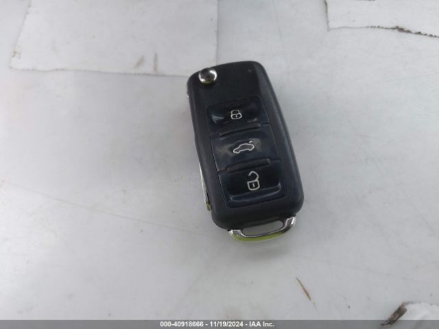 WVGAV7AX6FW514933 Volkswagen TIGUAN S