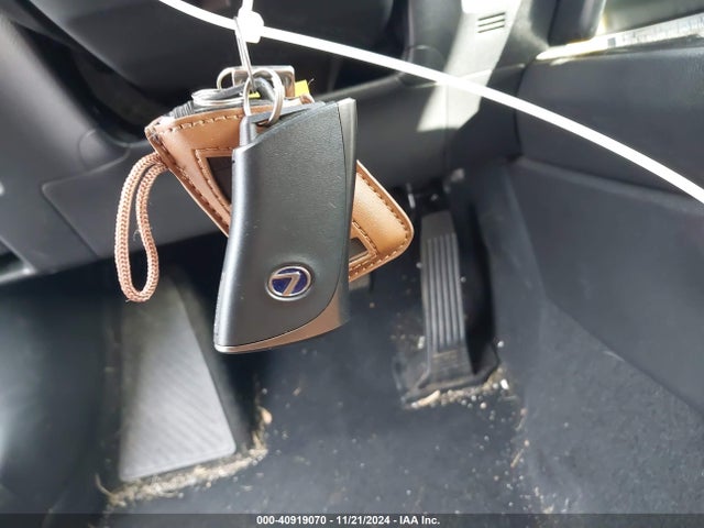 JTHP9JBH9L2029713 Lexus UX 250H
