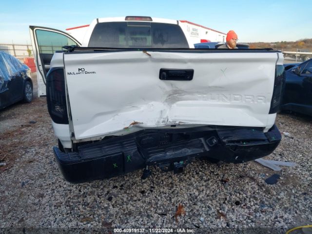 5TFRY5F17EX155429 Toyota Tundra Sr5 5.7l V8