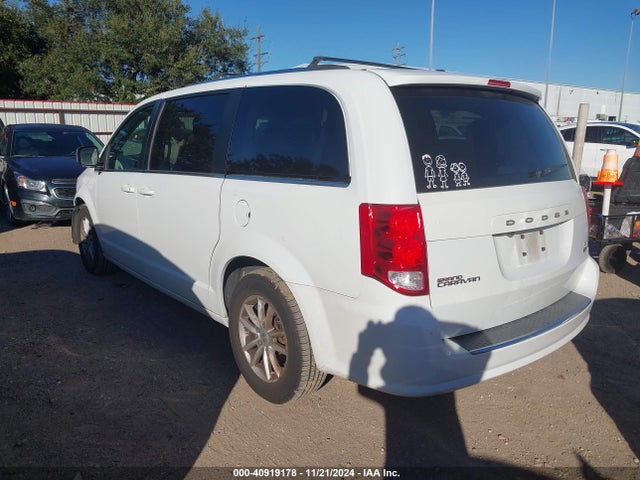 2C4RDGCGXJR208617 Dodge Grand Caravan Sxt