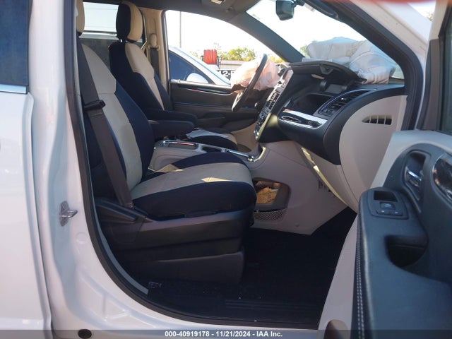 2C4RDGCGXJR208617 Dodge Grand Caravan Sxt