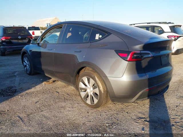 2023 TESLA MODEL Y 7SAYGDEE2PF807127 Photo 2