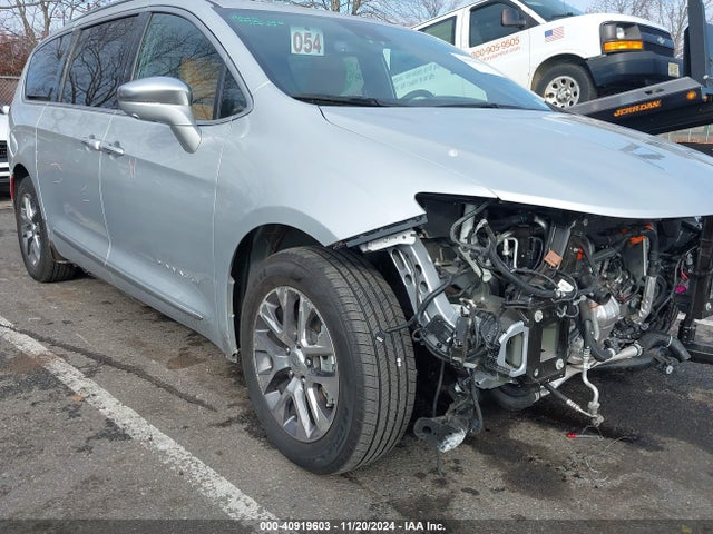 Chrysler Pacifica Hybrid Pinnacle 2022 2C4RC1N70NR175422 Image 17