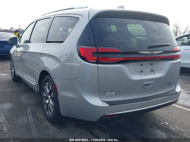 Chrysler Pacifica Hybrid Pinnacle 2022 2C4RC1N70NR175422 Image 3