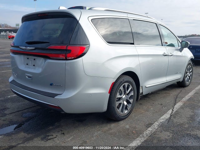 Chrysler Pacifica Hybrid Pinnacle 2022 2C4RC1N70NR175422 Image 4