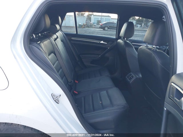 WVWVF7AU8HW187009 Volkswagen Golf R 4-door W/dcc   Navigation