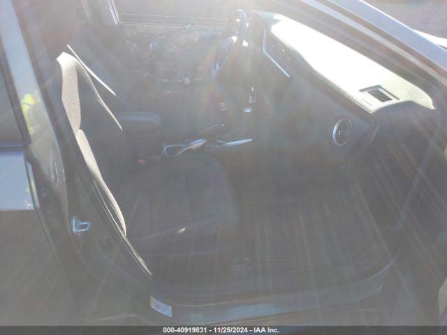 2T1BURHE8JC983907 Toyota COROLLA LE