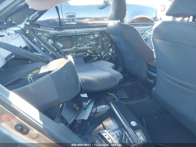 2T1BURHE8JC983907 Toyota COROLLA LE