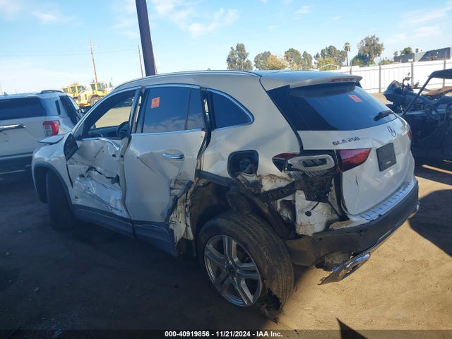 W1N4N4GB6MJ166405 Mercedes-Benz GLA 250
