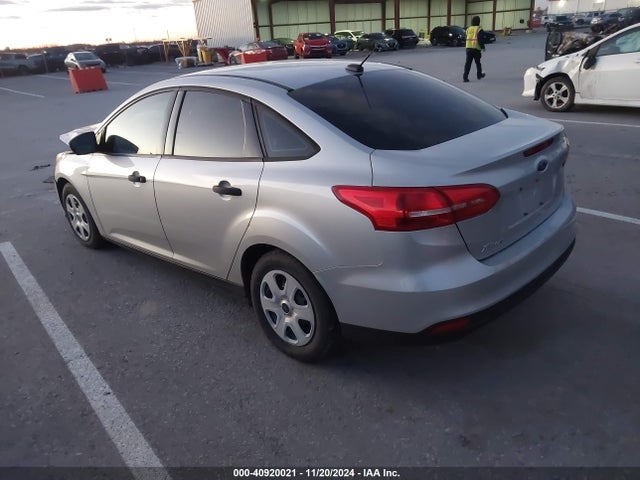 Ford FOCUS S 2017 1FADP3E20HL307998 Image 3