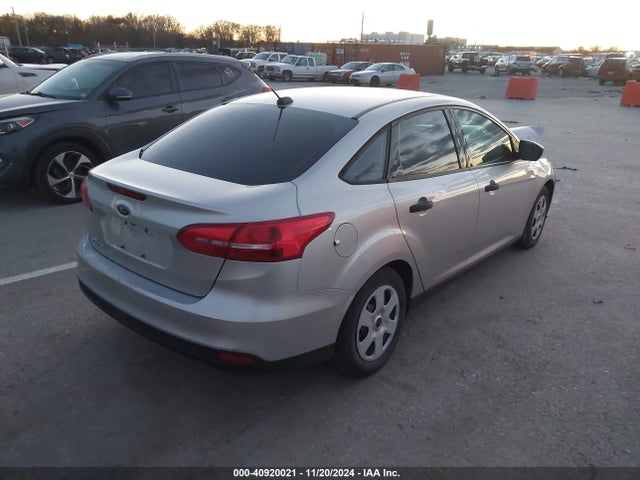 Ford FOCUS S 2017 1FADP3E20HL307998 Image 4