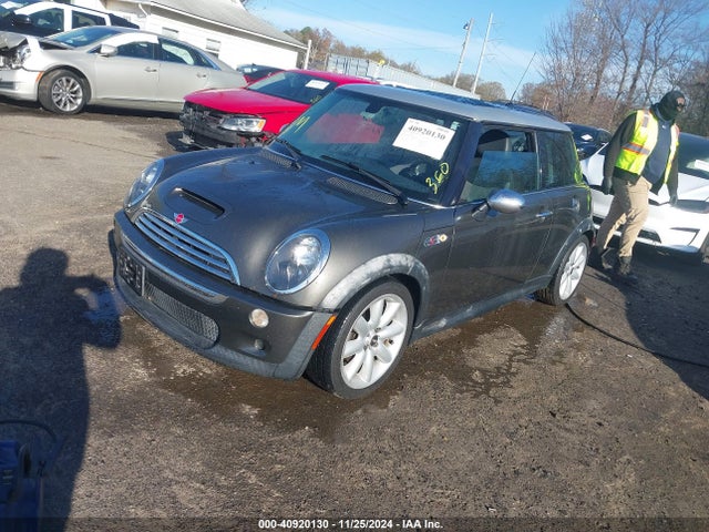2006 MINI COOPER S WMWRE33526TL22127 Photo 1