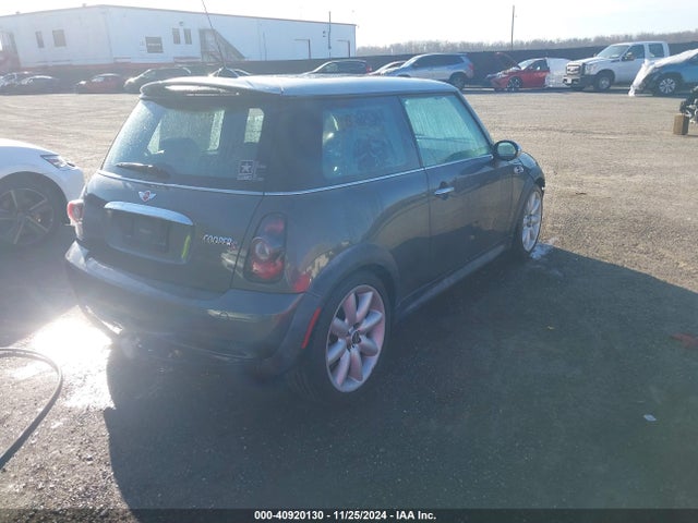 2006 MINI COOPER S WMWRE33526TL22127 Photo 3