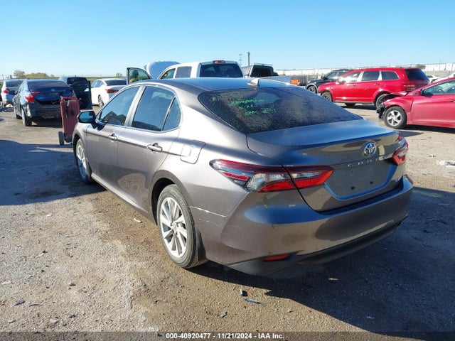 Toyota CAMRY LE 2024 4T1C11AKXRU917836 Image 3
