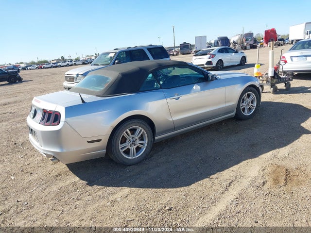 1ZVBP8EM6E5240417 Ford Mustang V6