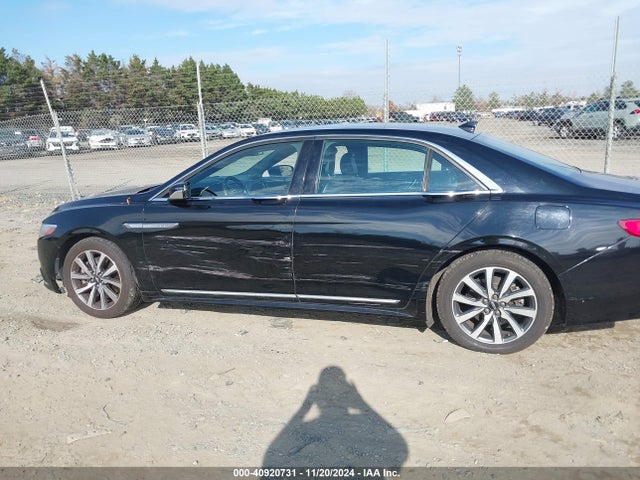 Lincoln Continental Livery 2018 1LN6L9HK1J5602515 Image 14