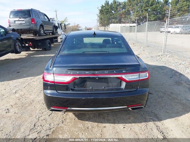 Lincoln Continental Livery 2018 1LN6L9HK1J5602515 Image 16