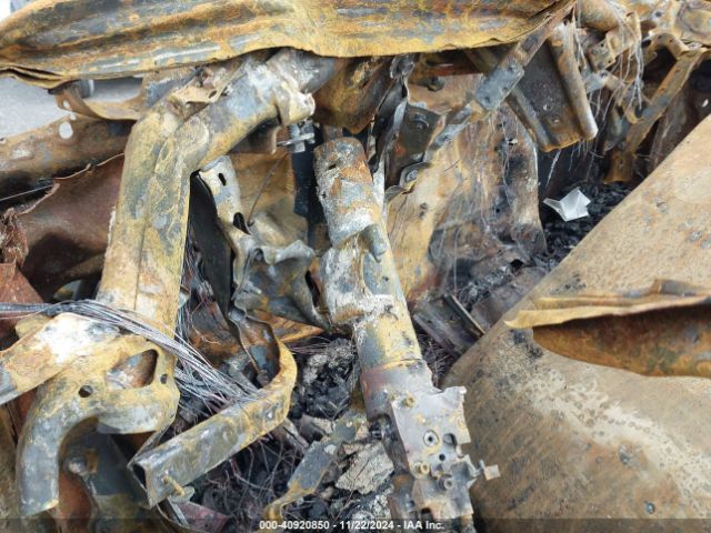 1GCVKREC5EZ220261 Chevrolet Silverado 1500 1lt
