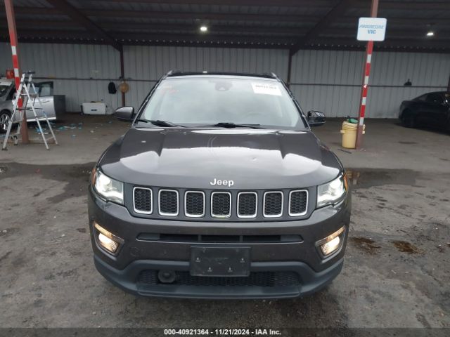 3C4NJCBB5JT211394 Jeep Compass Latitude Fwd