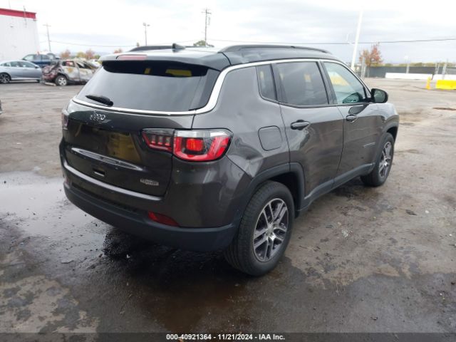 3C4NJCBB5JT211394 Jeep Compass Latitude Fwd