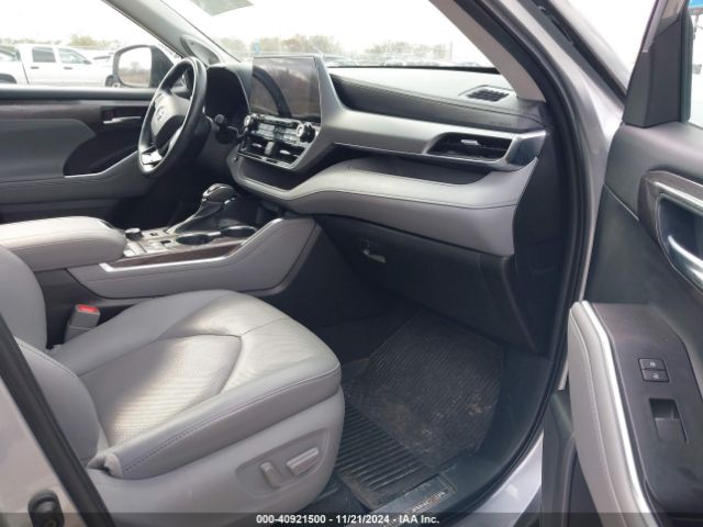 5TDFZRBH2MS079651 Toyota Highlander Platinum