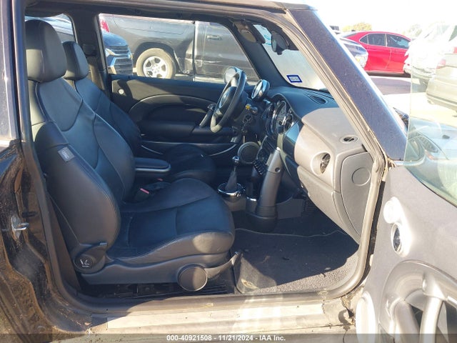 2005 MINI COOPER S WMWRE335X5TL14226 Photo 4