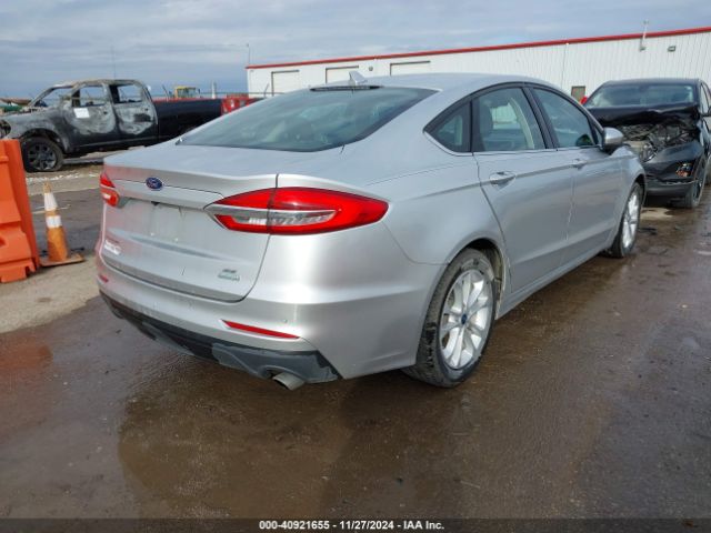 3FA6P0HD9KR229945 Ford FUSION SE