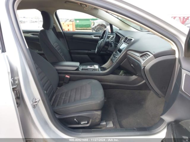 3FA6P0HD9KR229945 Ford FUSION SE