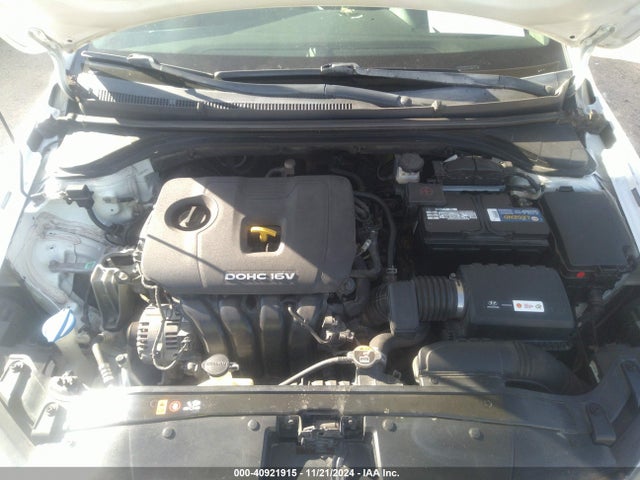 Hyundai ELANTRA SE 2017 5NPD74LF9HH204704 Image 10