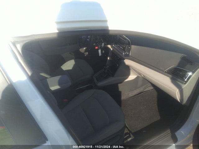 Hyundai ELANTRA SE 2017 5NPD74LF9HH204704 Image 5