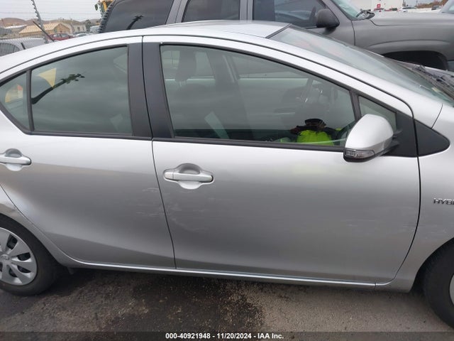 Toyota Prius C Two 2014 JTDKDTB39E1559604 Image 13