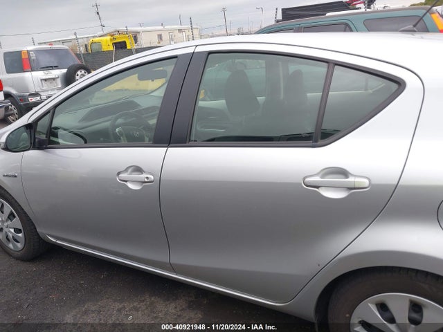 Toyota Prius C Two 2014 JTDKDTB39E1559604 Image 14