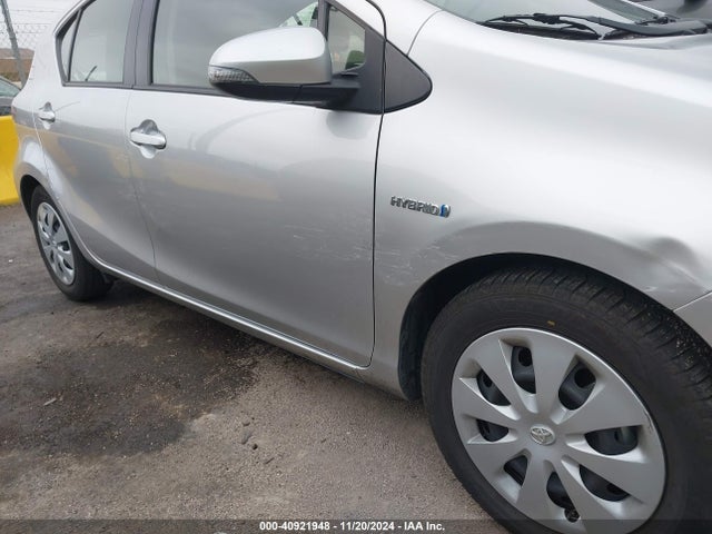 Toyota Prius C Two 2014 JTDKDTB39E1559604 Image 6