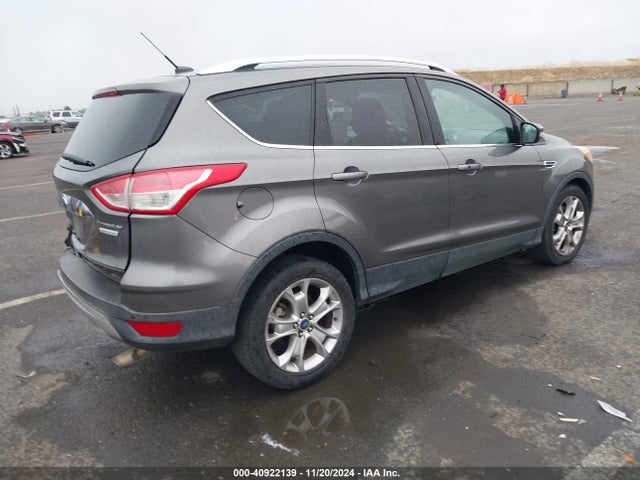 1FMCU0J94EUA40124 Ford Escape Titanium