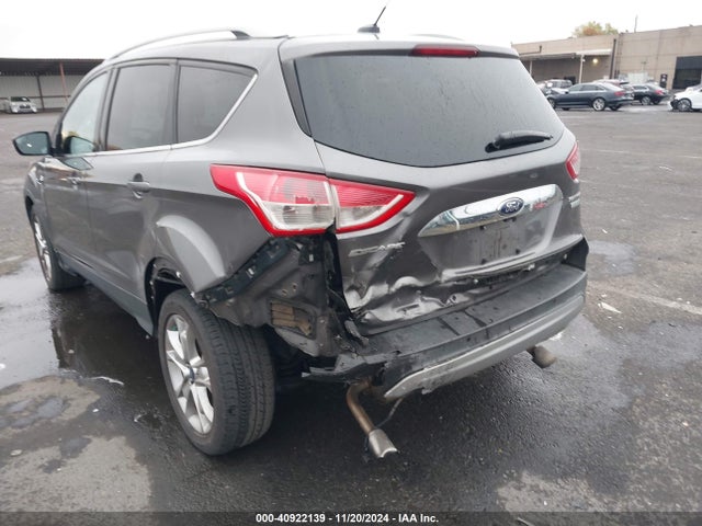 1FMCU0J94EUA40124 Ford Escape Titanium