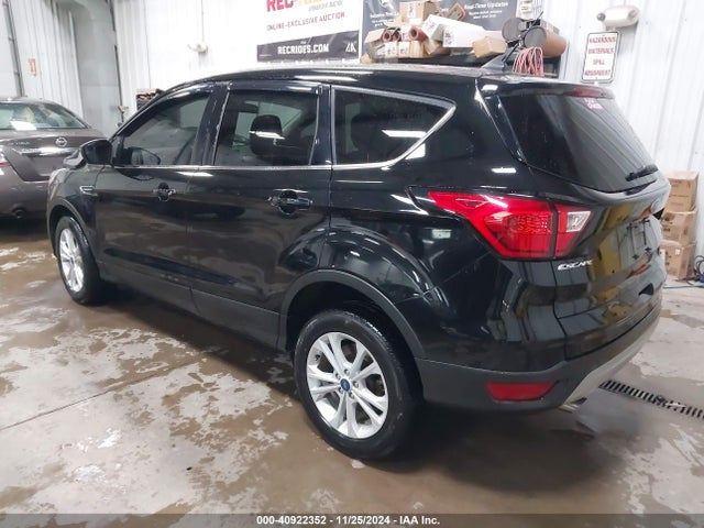 Ford ESCAPE SE 2019 1FMCU9GD0KUB61390 Image 3