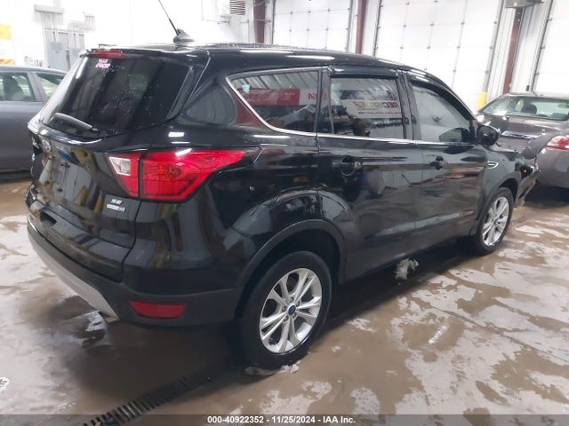 Ford ESCAPE SE 2019 1FMCU9GD0KUB61390 Image 4
