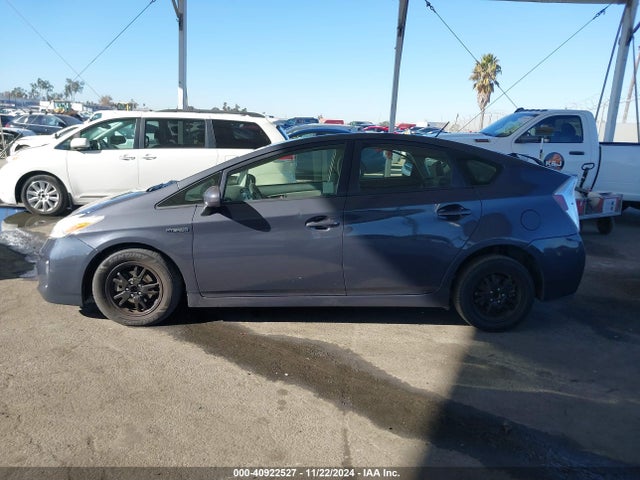 Toyota Prius Two 2014 JTDKN3DU6E0372491 Image 14