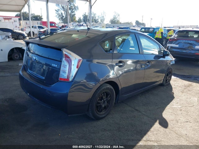 Toyota Prius Two 2014 JTDKN3DU6E0372491 Image 4