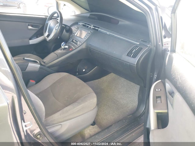 Toyota Prius Two 2014 JTDKN3DU6E0372491 Image 5