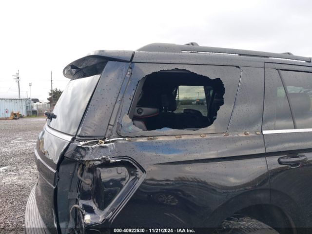 1FMJU2AT8KEA17501 Ford Expedition Limited