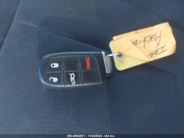 Chrysler 200 Limited 2015 1C3CCCAB7FN675785 Image 11