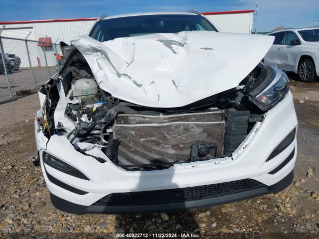 KM8J33A45GU149422 Hyundai TUCSON SE