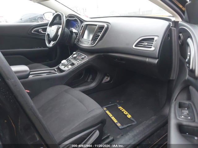 Chrysler 200 Limited 2016 1C3CCCAB7GN111992 Image 5