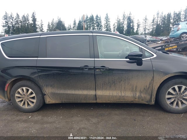 Chrysler Pacifica Hybrid Select 2024 2C4RC1S77RR150236 Image 13