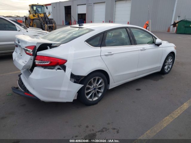 3FA6P0HDXHR336172 Ford FUSION SE