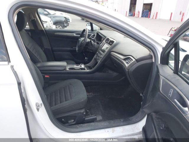 3FA6P0HDXHR336172 Ford FUSION SE