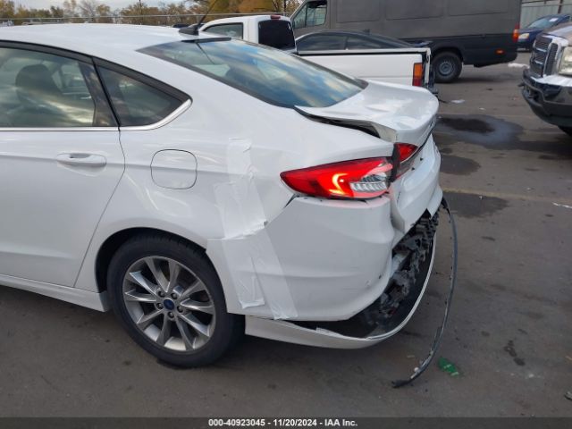 3FA6P0HDXHR336172 Ford FUSION SE