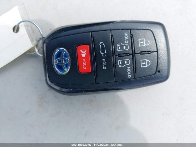 5TDDRKEC9NS101595 Toyota Sienna Xse