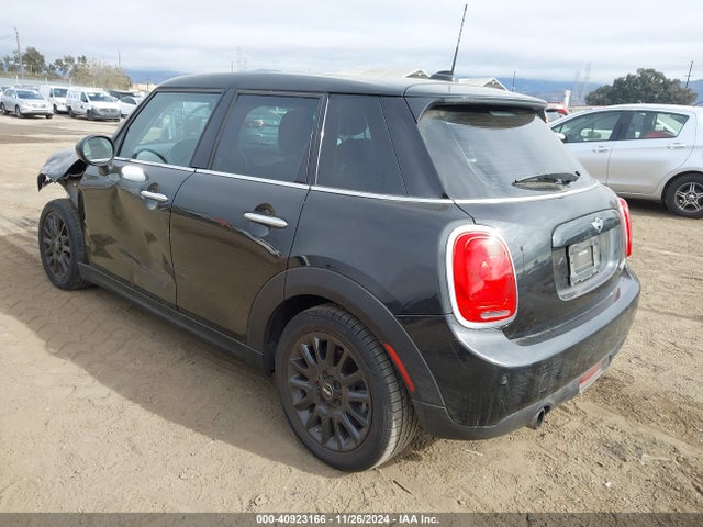 2017 MINI HARDTOP WMWXU1C35H2F78416 Photo 2
